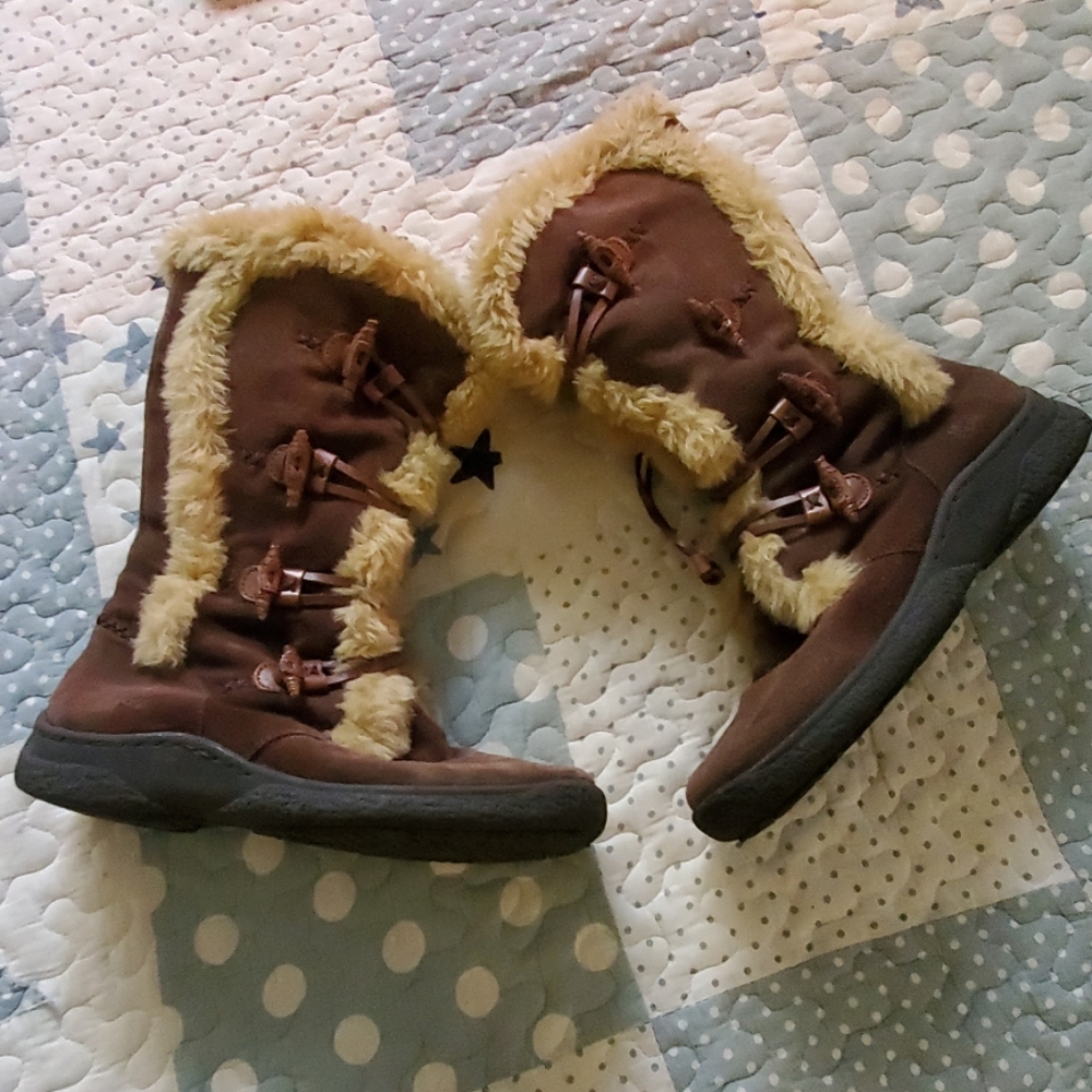 Winter Suede Boots - Picture 2 of 8